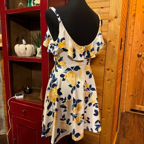 WHITE FLORAL DRESS - Picture 4 of 6